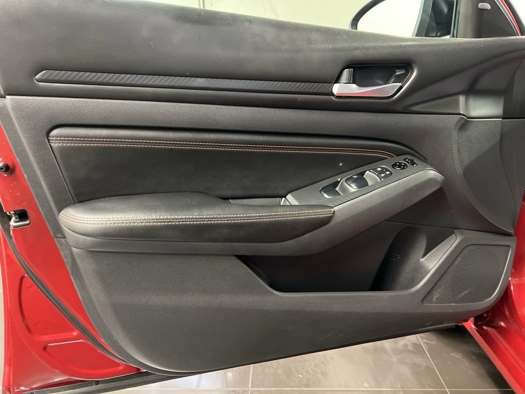 Used 2021 Nissan Altima 2.5 SR w/ SR Premium Package image 28