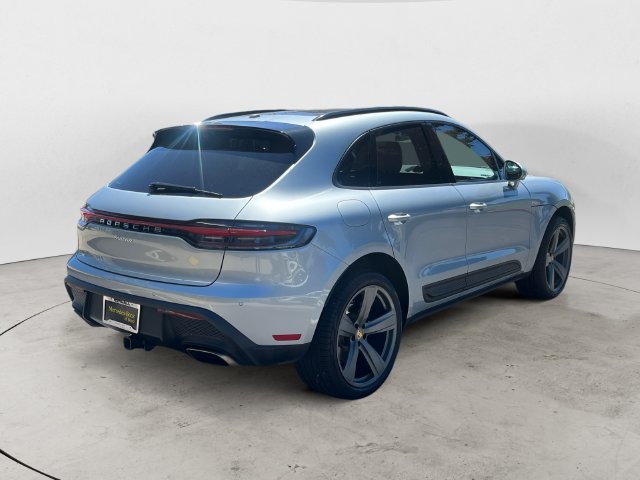 Used 2025 Porsche Macan AWD/4WD image 5