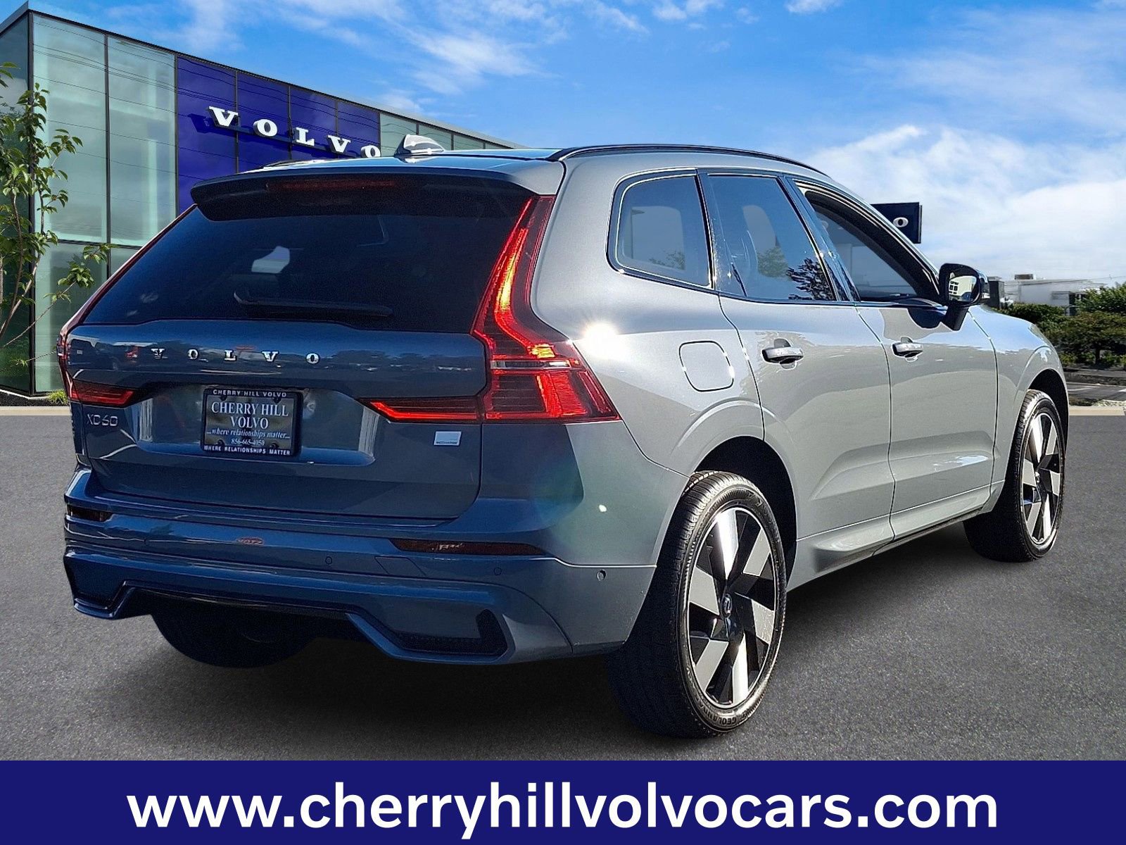 Certified 2024 Volvo XC60 T8 Plus w/ Protection Package Premier image 6