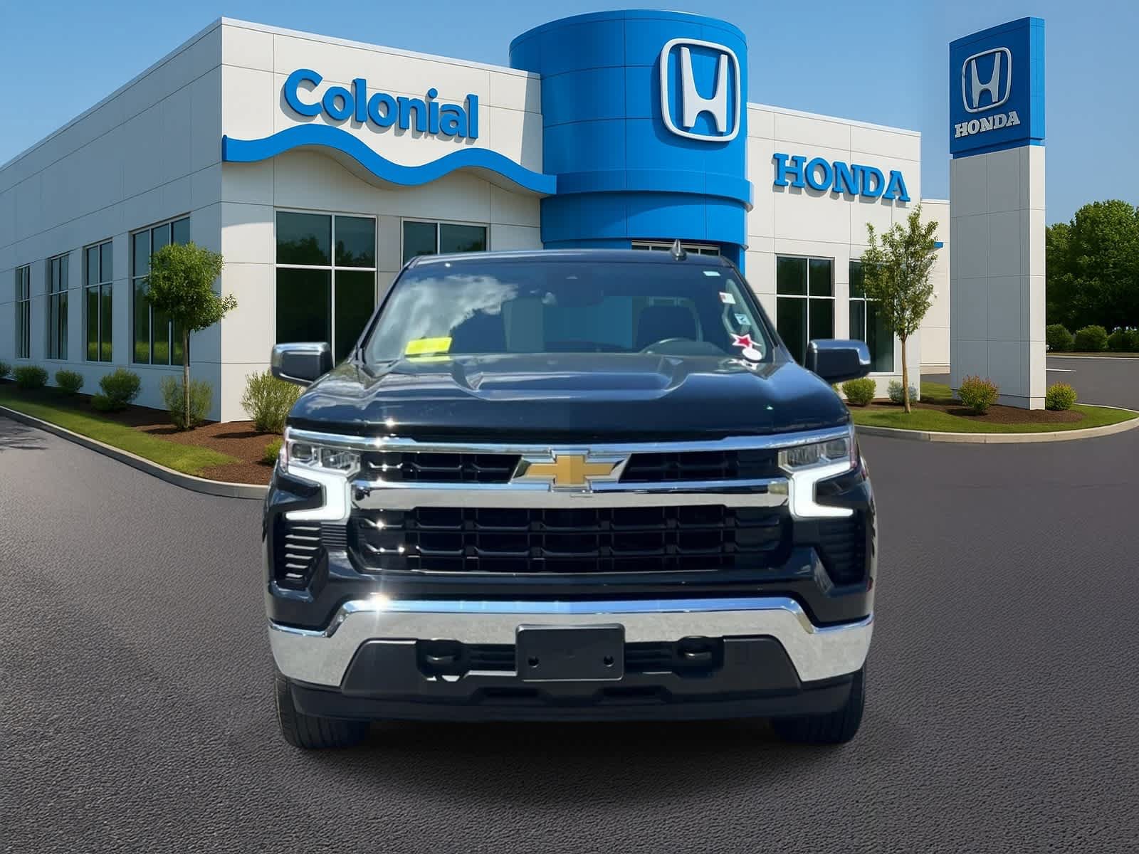 Used 2025 Chevrolet Silverado 1500 LT AWD/4WD image 11
