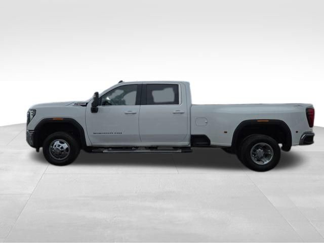 Used 2024 GMC Sierra 3500 SLE w/ SLE Convenience Package image 10