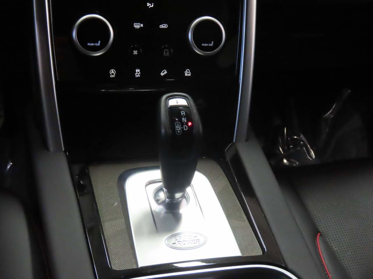 Used 2023 Land Rover Discovery Sport SE R-Dynamic image 11