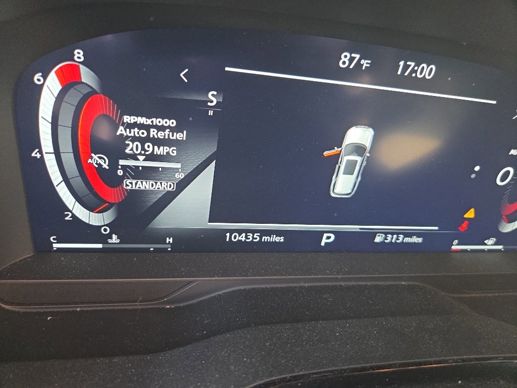 Used 2025 Nissan Pathfinder Platinum image 2