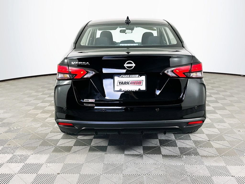 Used 2025 Nissan Versa SV w/ Trunk Package image 9