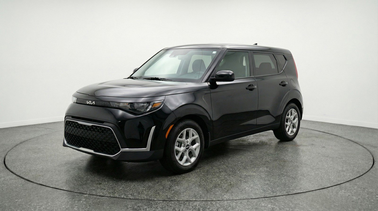 Used 2025 Kia Soul LX w/ LX Technology Package image 3