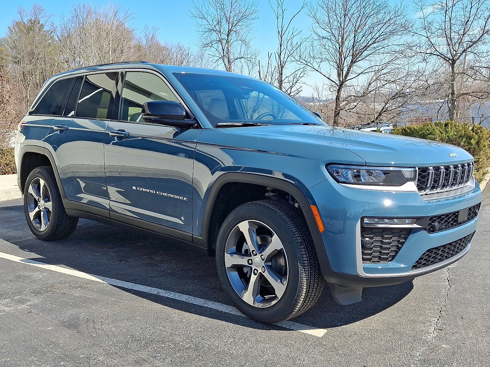 New 2026 Jeep Grand Cherokee Limited w/ Luxury Tech Group II image 2
