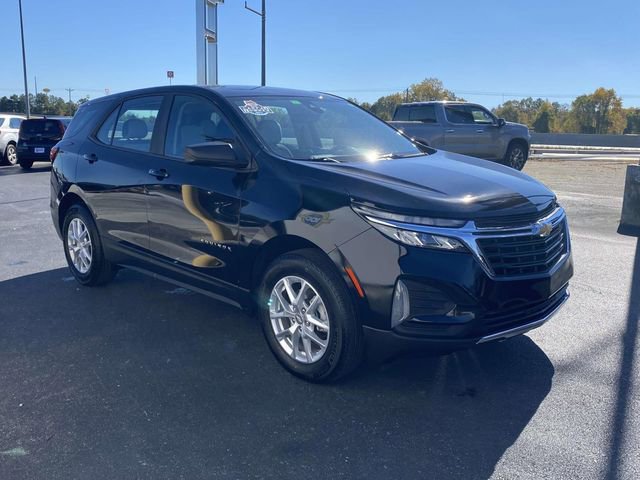 Used 2023 Chevrolet Equinox LS w/ LPO, Floor Liner Package image 5