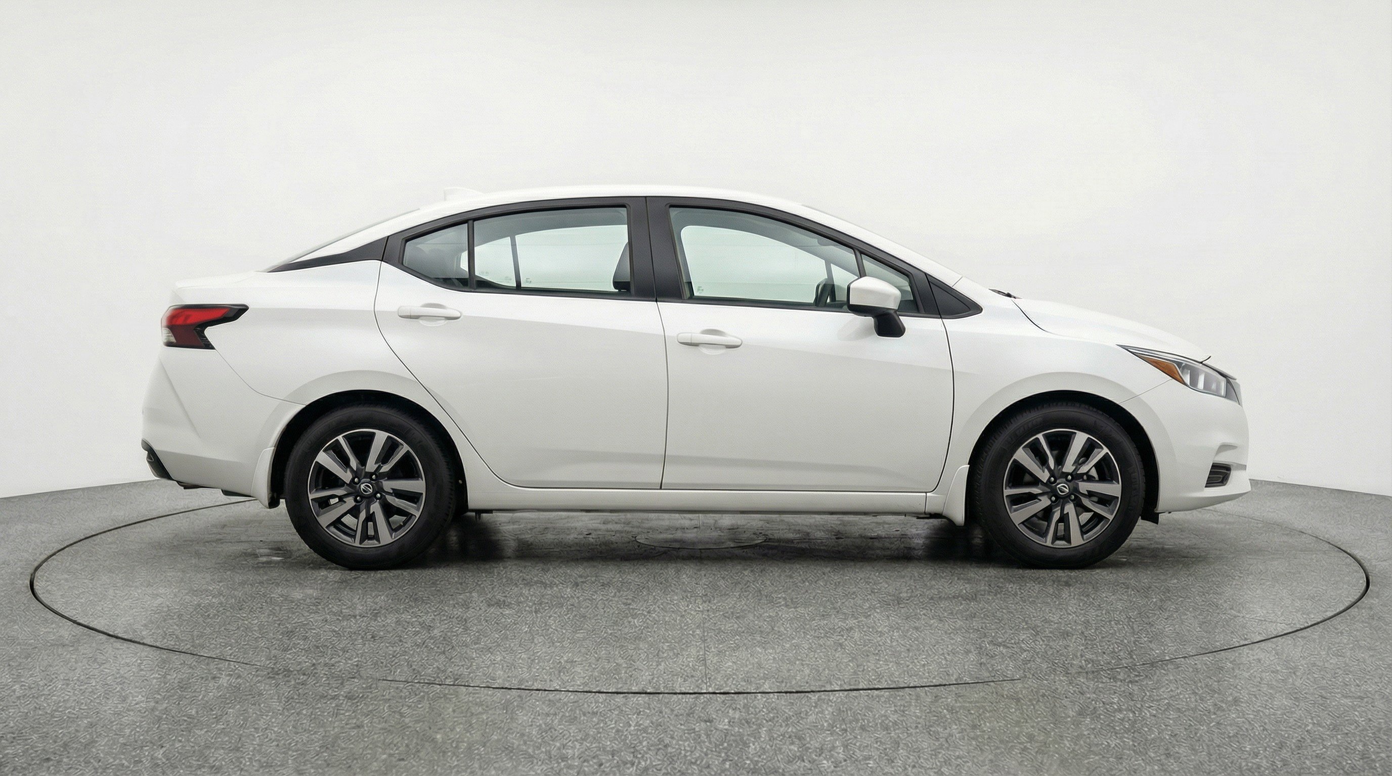 Used 2025 Nissan Versa SV image 11