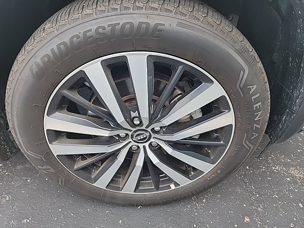 Certified 2025 Nissan Pathfinder Platinum w/ Cargo Package AWD/4WD image 12