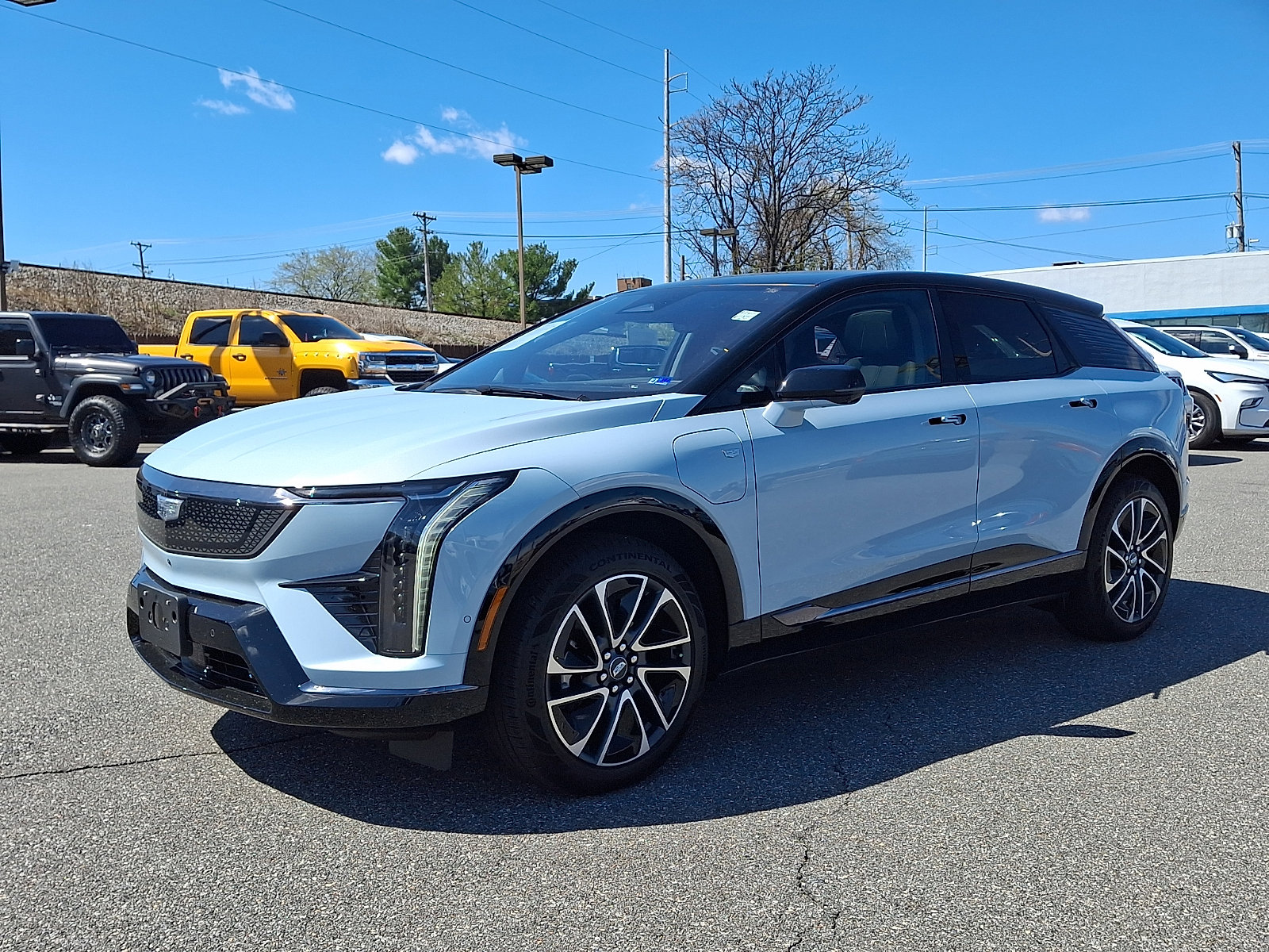 Used 2025 Cadillac Optiq Sport 1 AWD/4WD image 3