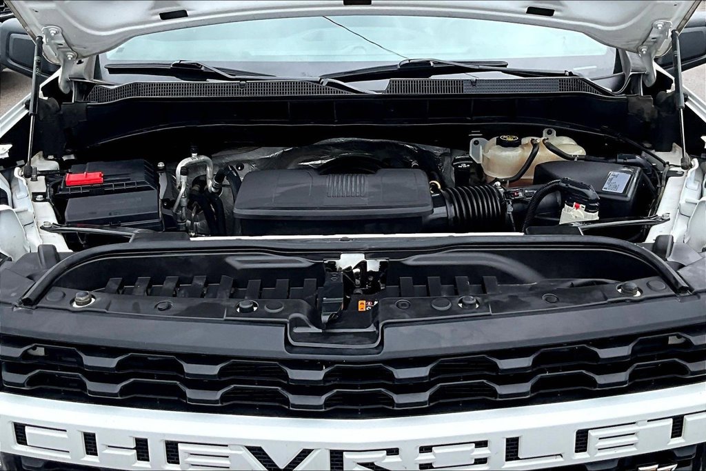 Used 2020 Chevrolet Silverado 1500 Custom w/ Custom Value Package AWD/4WD image 9