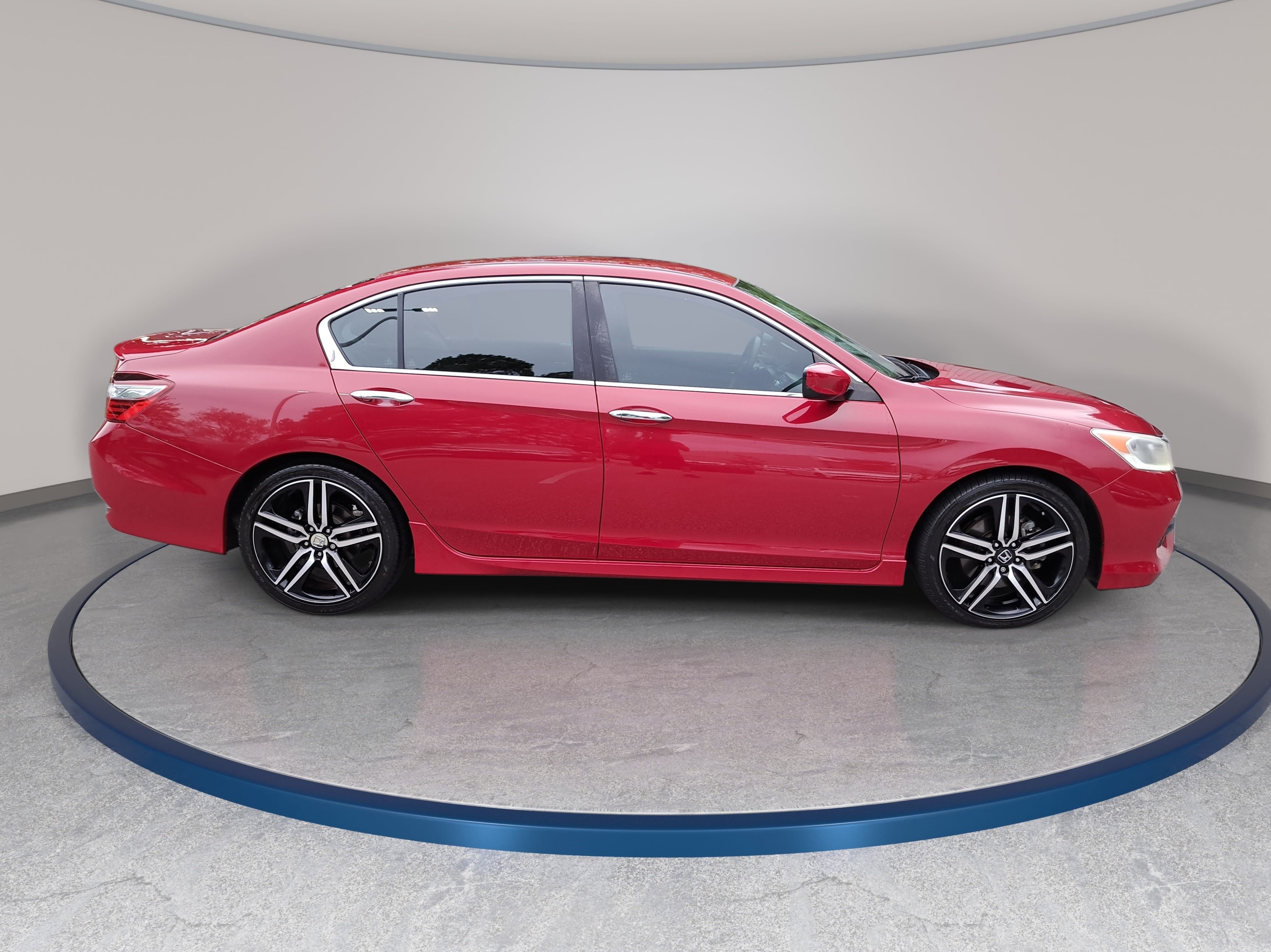 Used 2017 Honda Accord Sport image 4