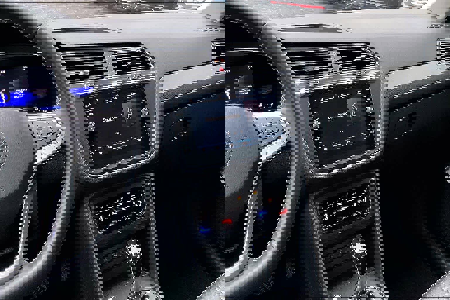 Certified 2022 Volkswagen Tiguan SE image 6