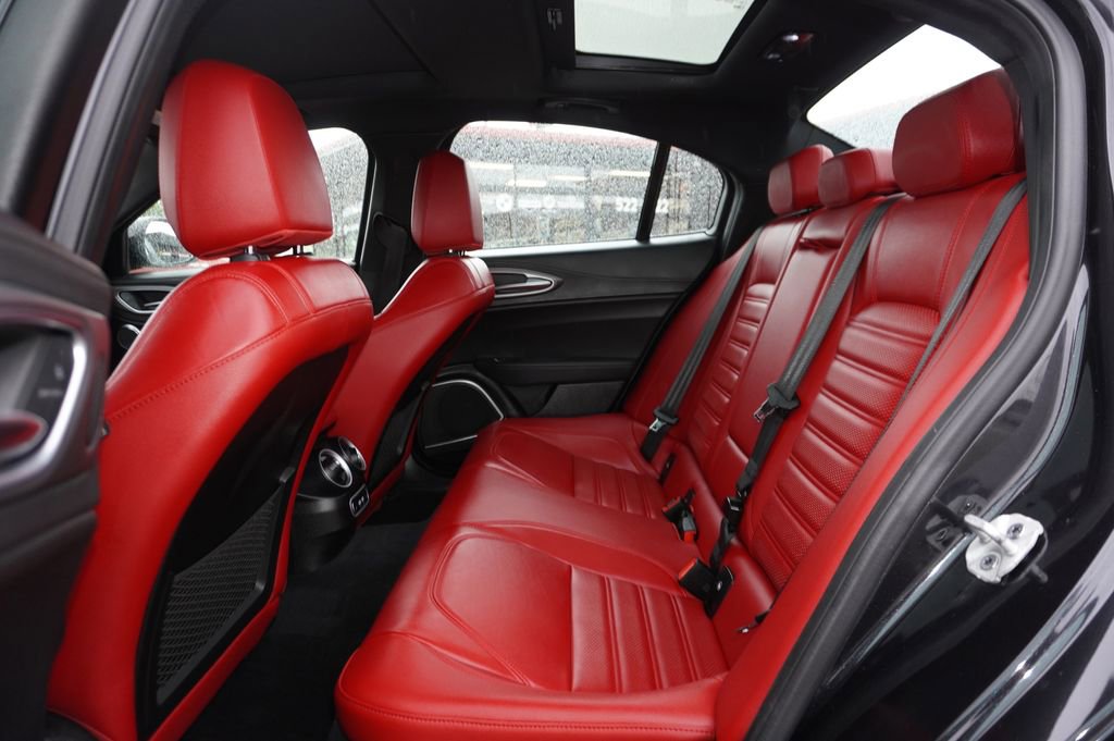 Used 2022 Alfa Romeo Giulia Veloce AWD/4WD image 26