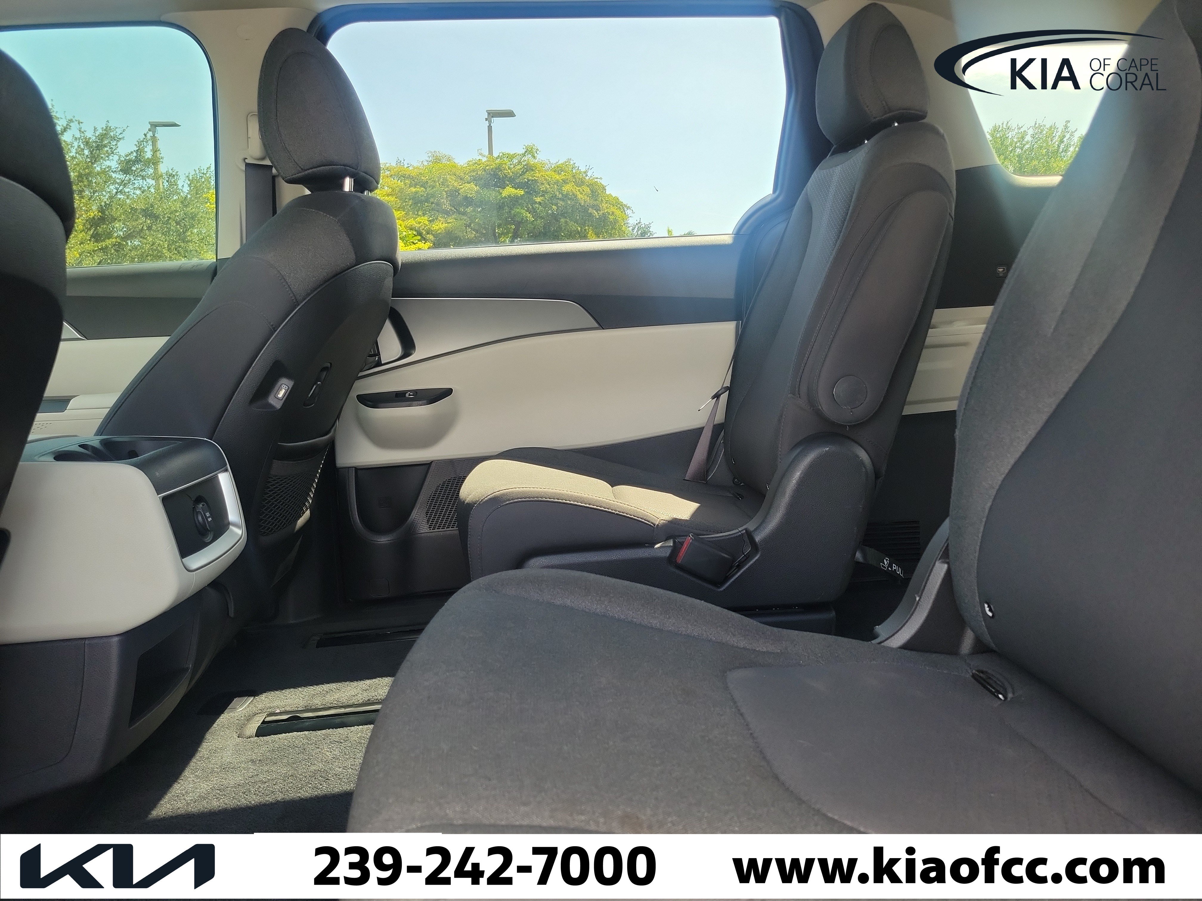 Certified 2023 Kia Carnival LX FWD image 14