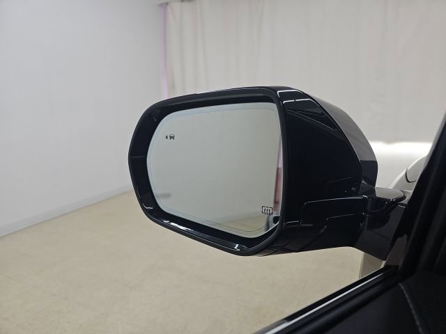Used 2025 Buick Enclave Avenir w/ Super Cruise Package image 31