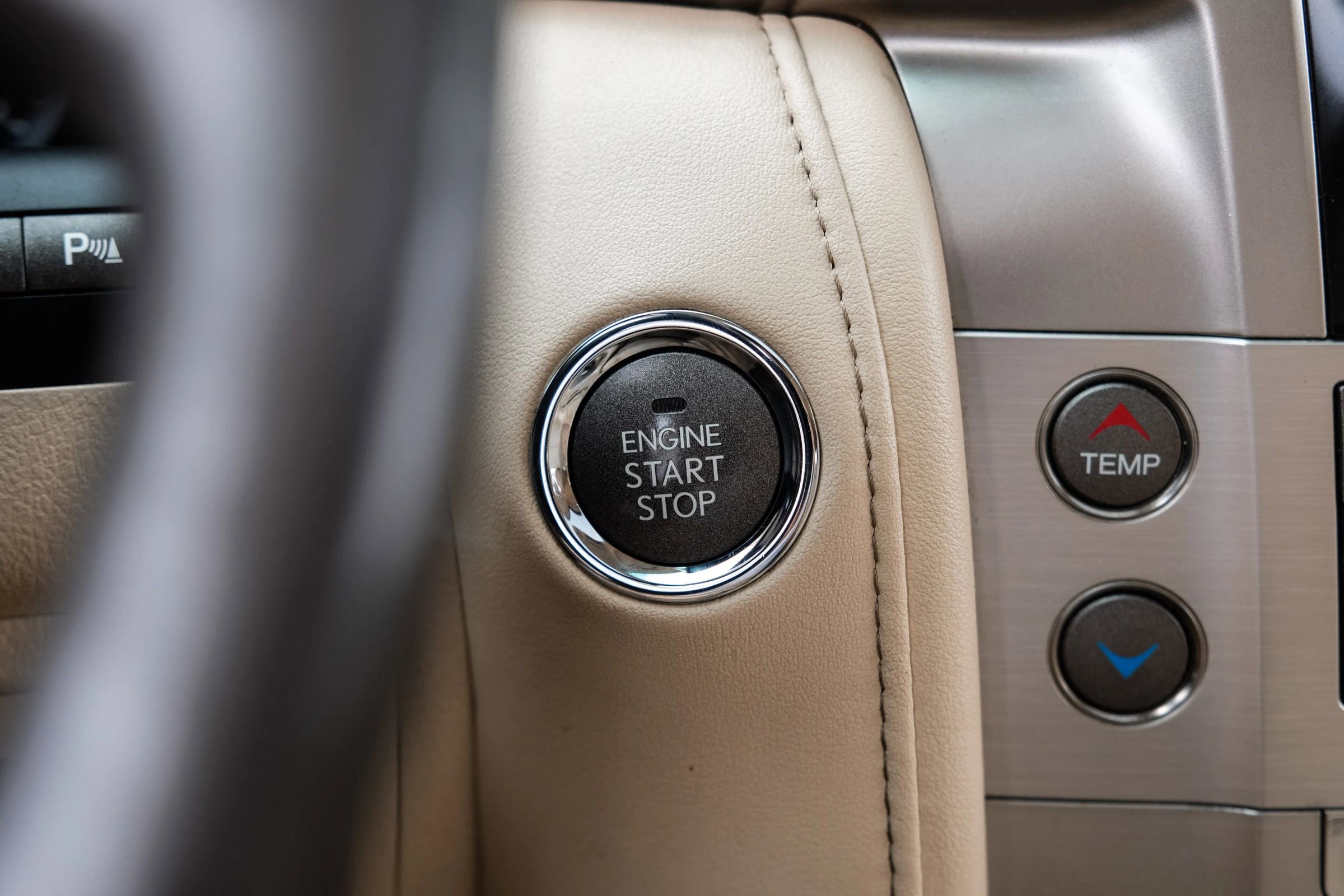 Used 2013 Lexus LX 570 4WD w/ Luxury Pkg image 25