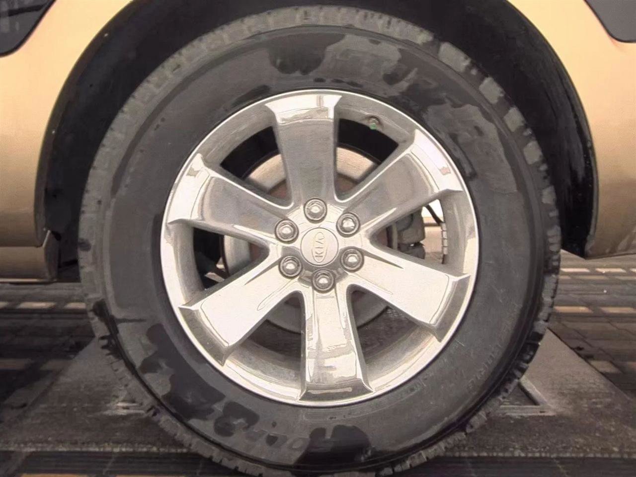 Used 2009 Kia Borrego EX w/ Premium Pkg RWD image 12