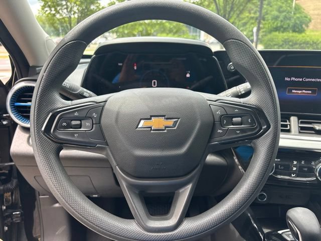 Used 2025 Chevrolet Trax LT FWD image 7