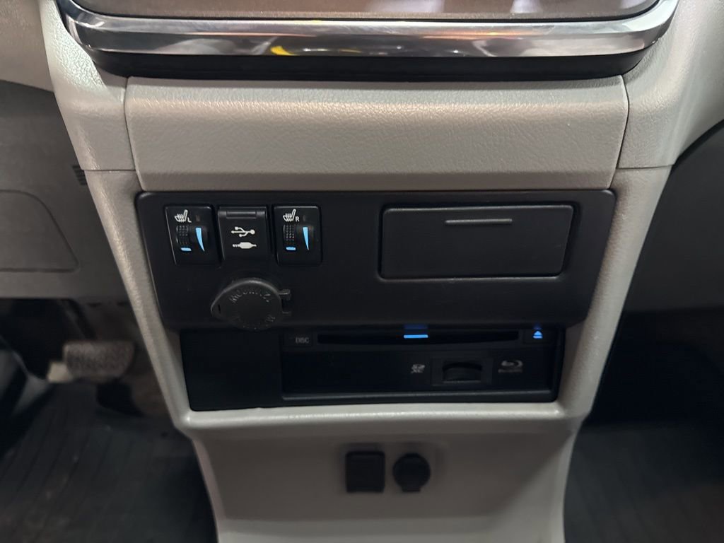 Used 2018 Toyota Sienna XLE Premium w/ Carpet Mat Package image 22