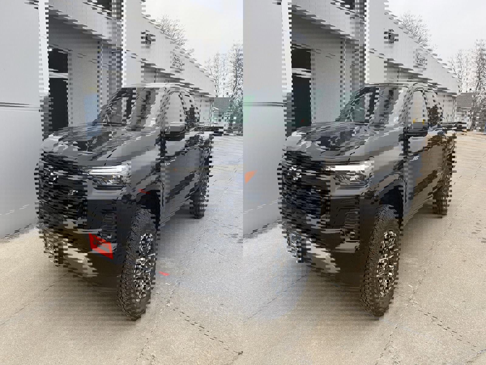 Used 2024 Chevrolet Colorado Z71 w/ Z71 Convenience Package 2 image 2