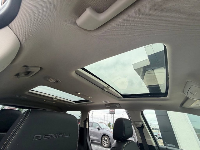 Used 2023 GMC Acadia Denali w/ Denali Technology Package AWD/4WD image 32