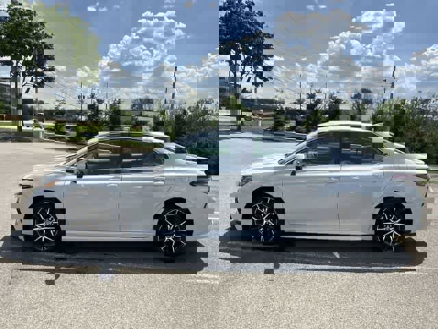 Used 2024 Toyota Camry SE FWD image 2