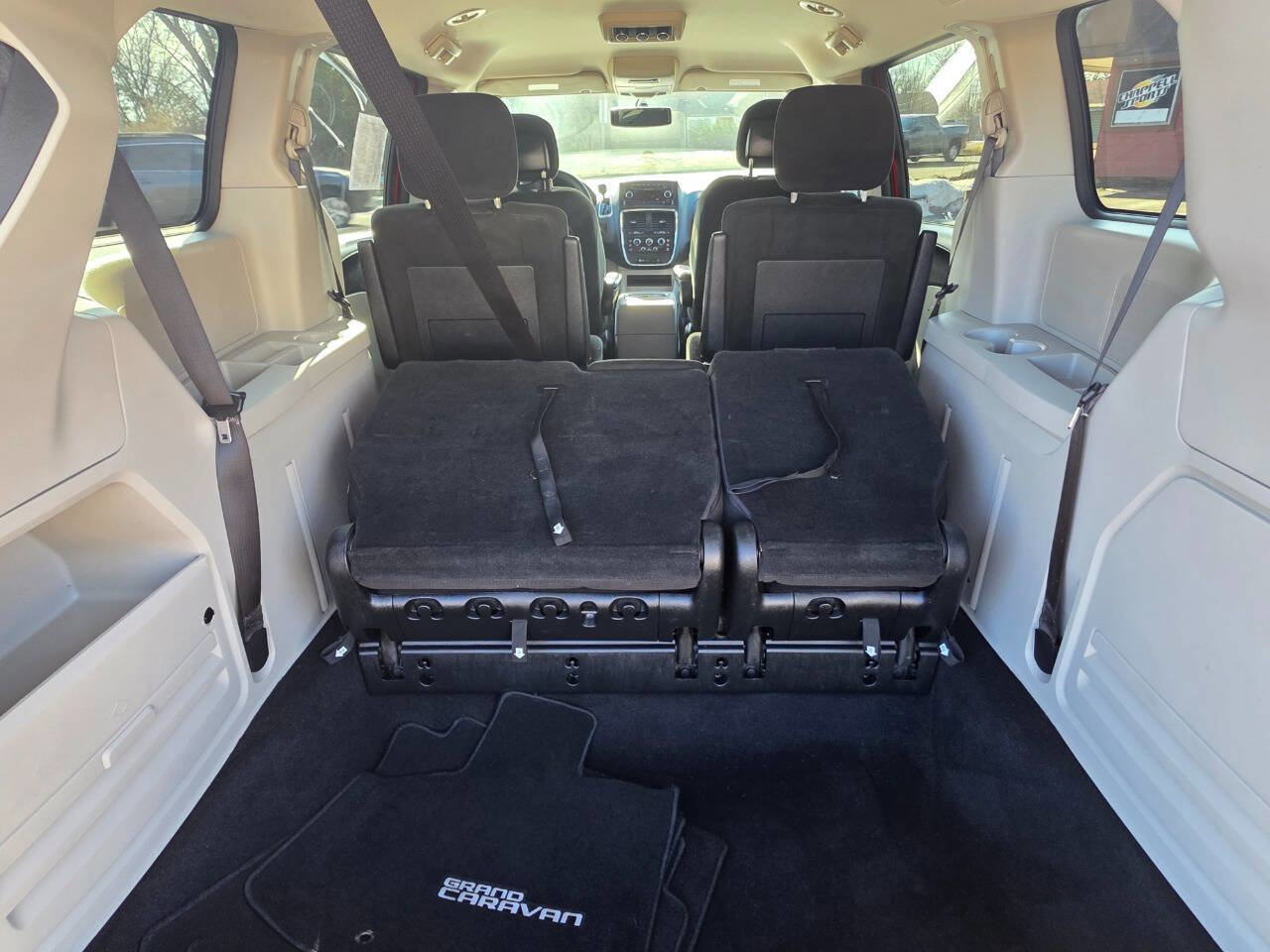 Used 2015 Dodge Grand Caravan SXT image 24