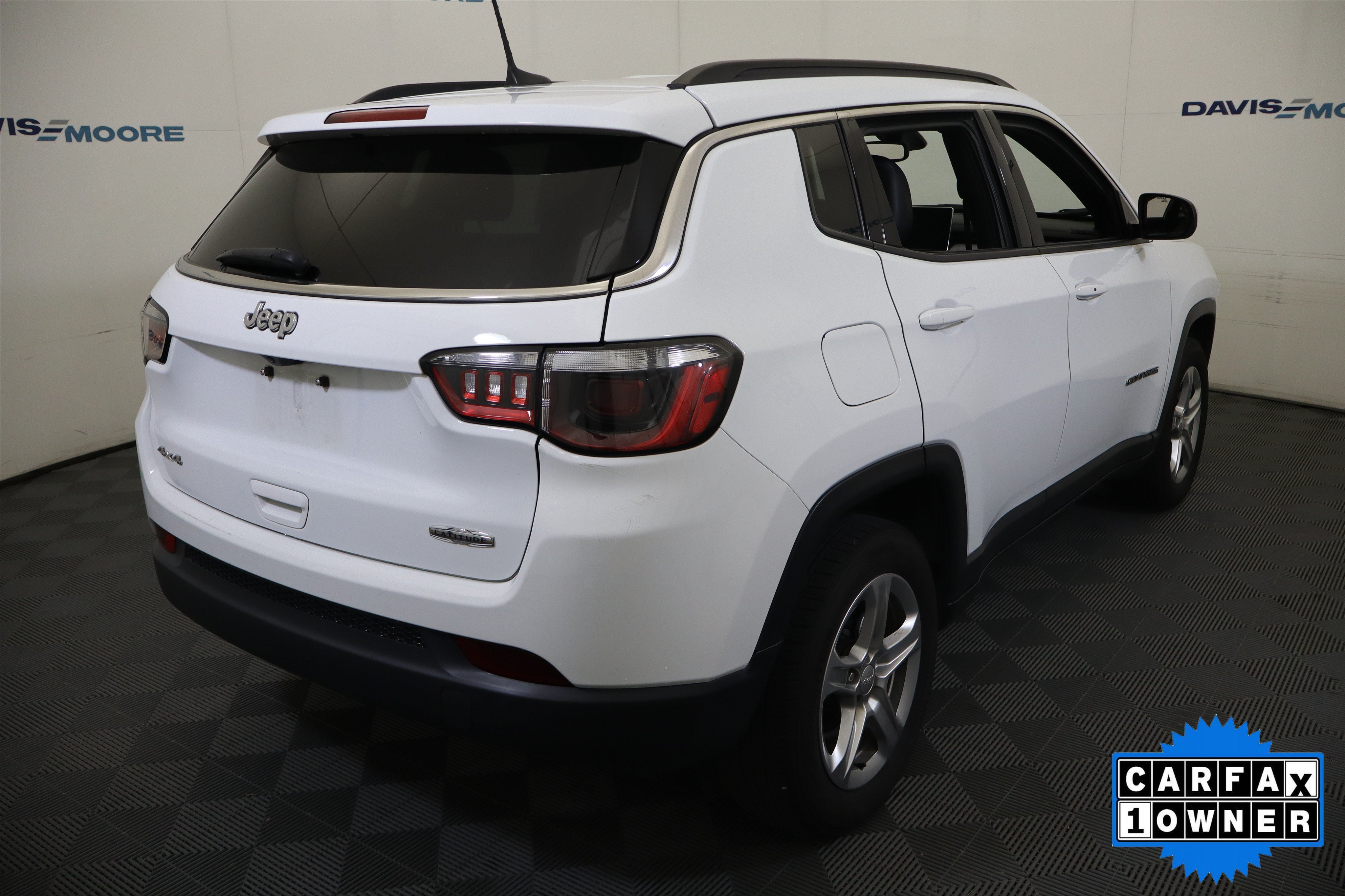 Used 2024 Jeep Compass Latitude AWD/4WD image 6