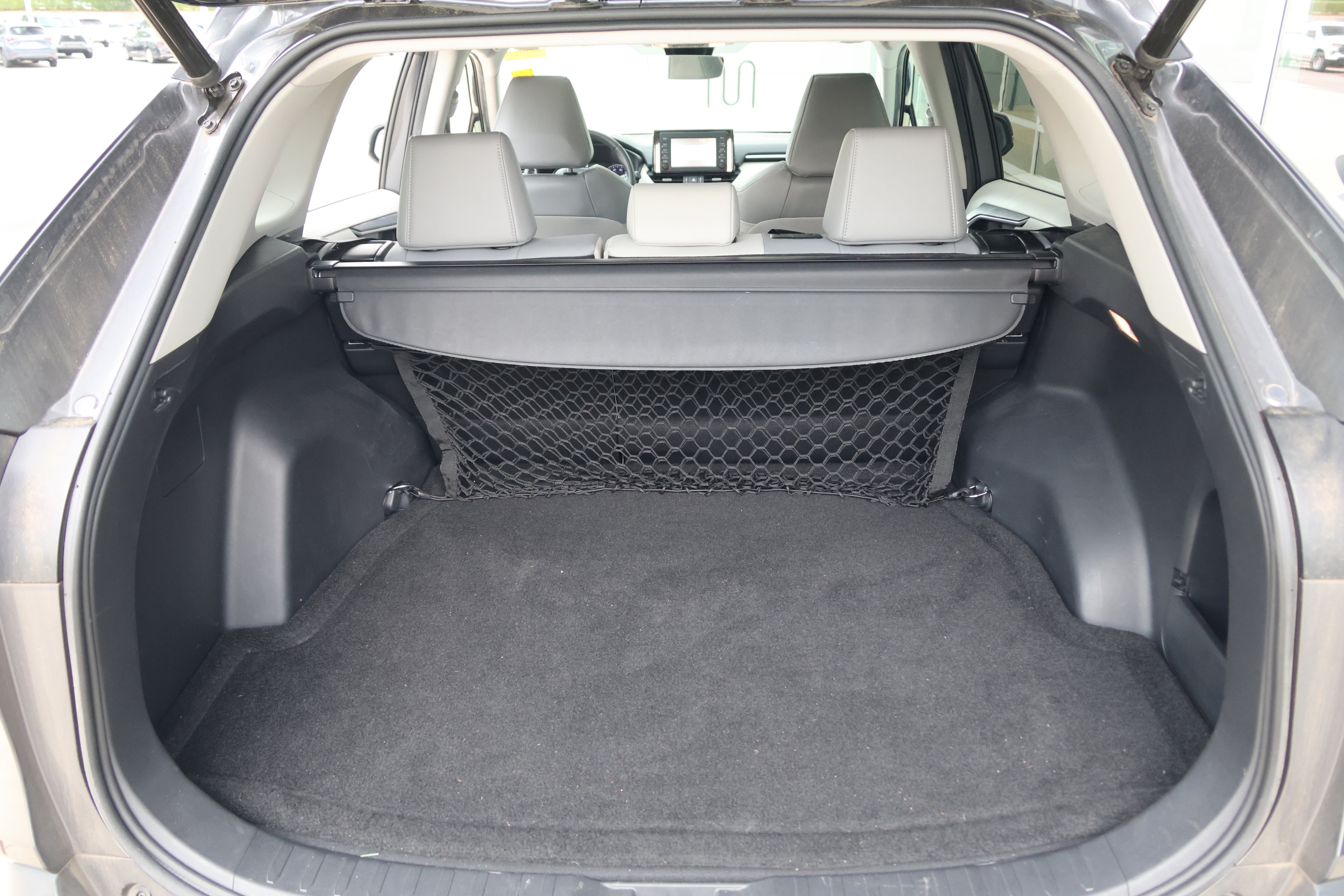 Used 2019 Toyota RAV4 XLE Premium FWD image 33