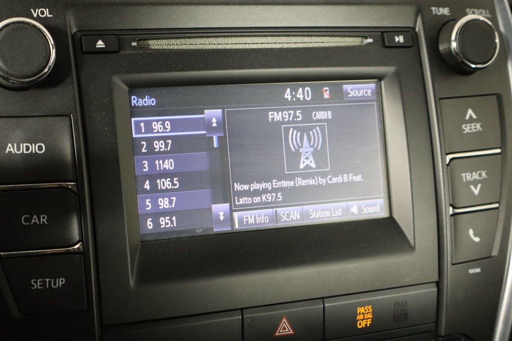 Used 2015 Toyota Camry SE FWD image 28