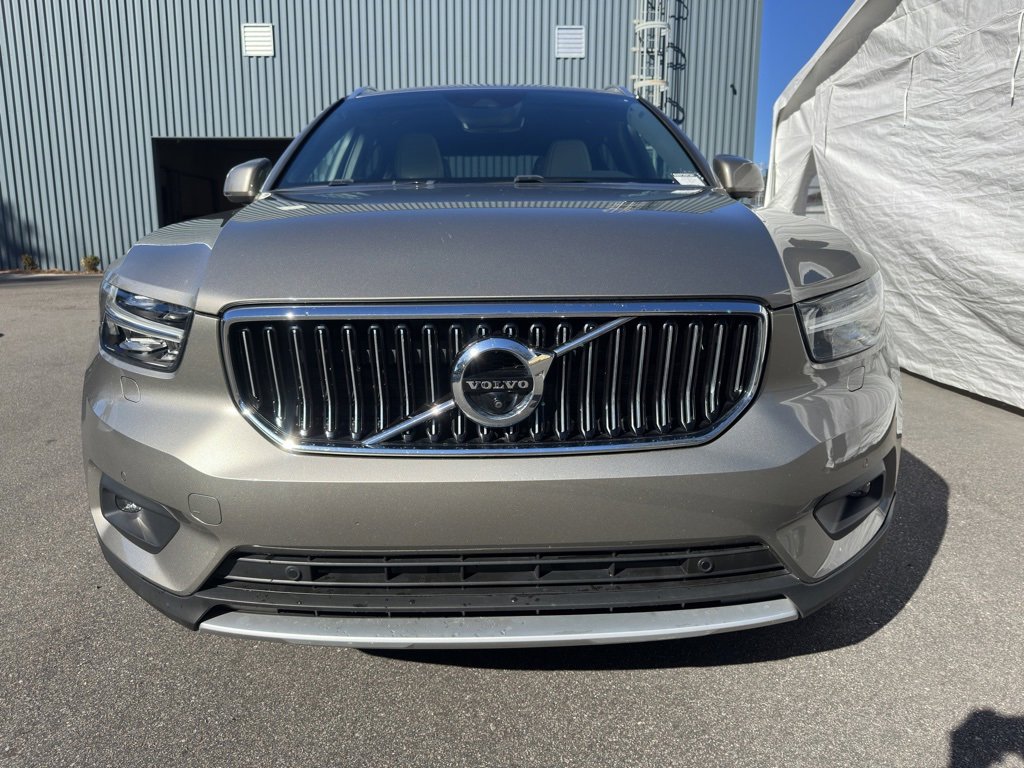 Used 2020 Volvo XC40 T4 Inscription image 2