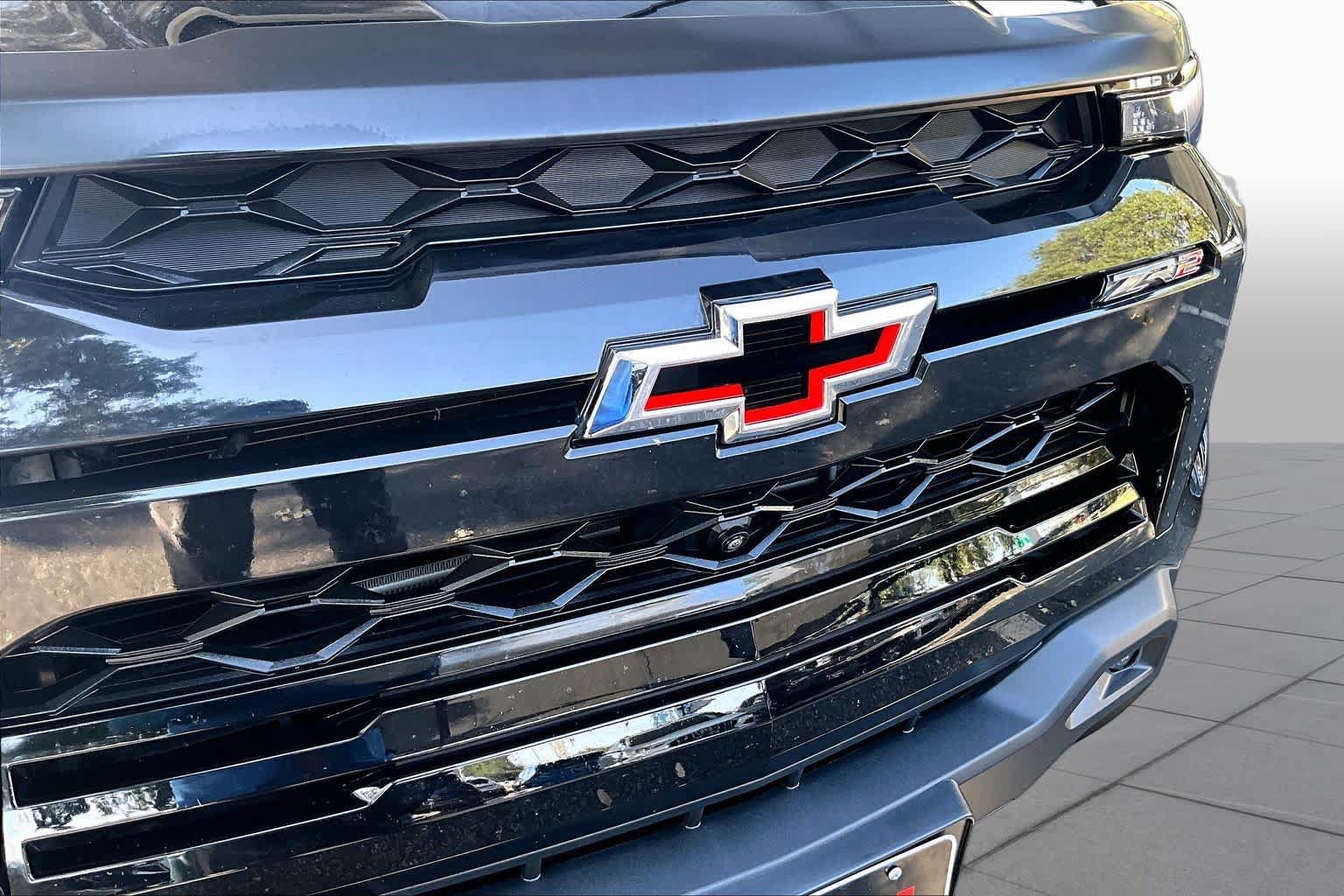 Used 2024 Chevrolet Colorado ZR2 w/ ZR2 Convenience Package III AWD/4WD image 32
