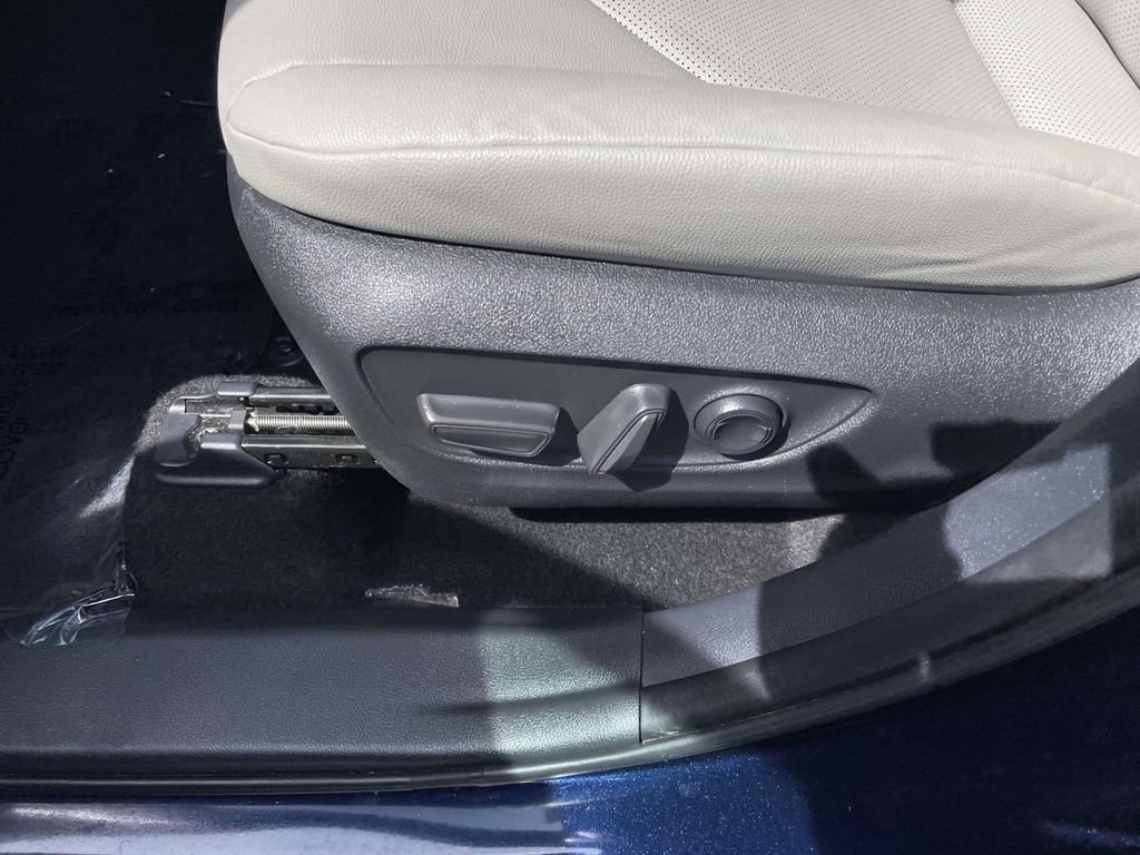 Used 2025 Toyota Grand Highlander FWD image 31