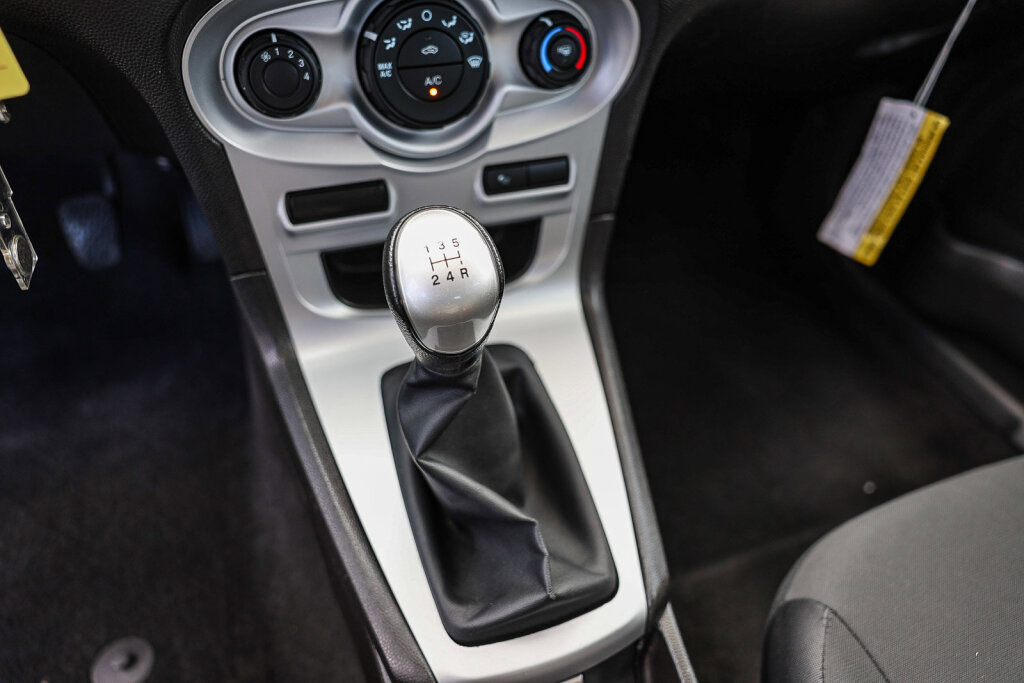 Used 2016 Ford Fiesta SE image 11