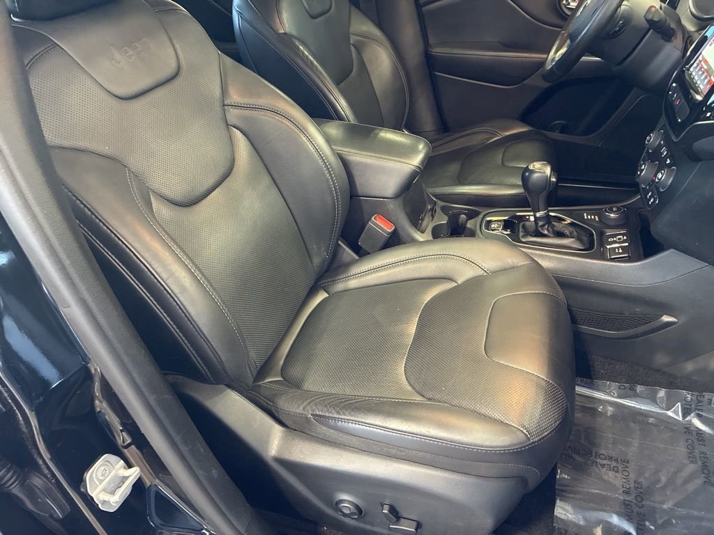 Used 2019 Jeep Cherokee Limited AWD/4WD image 28