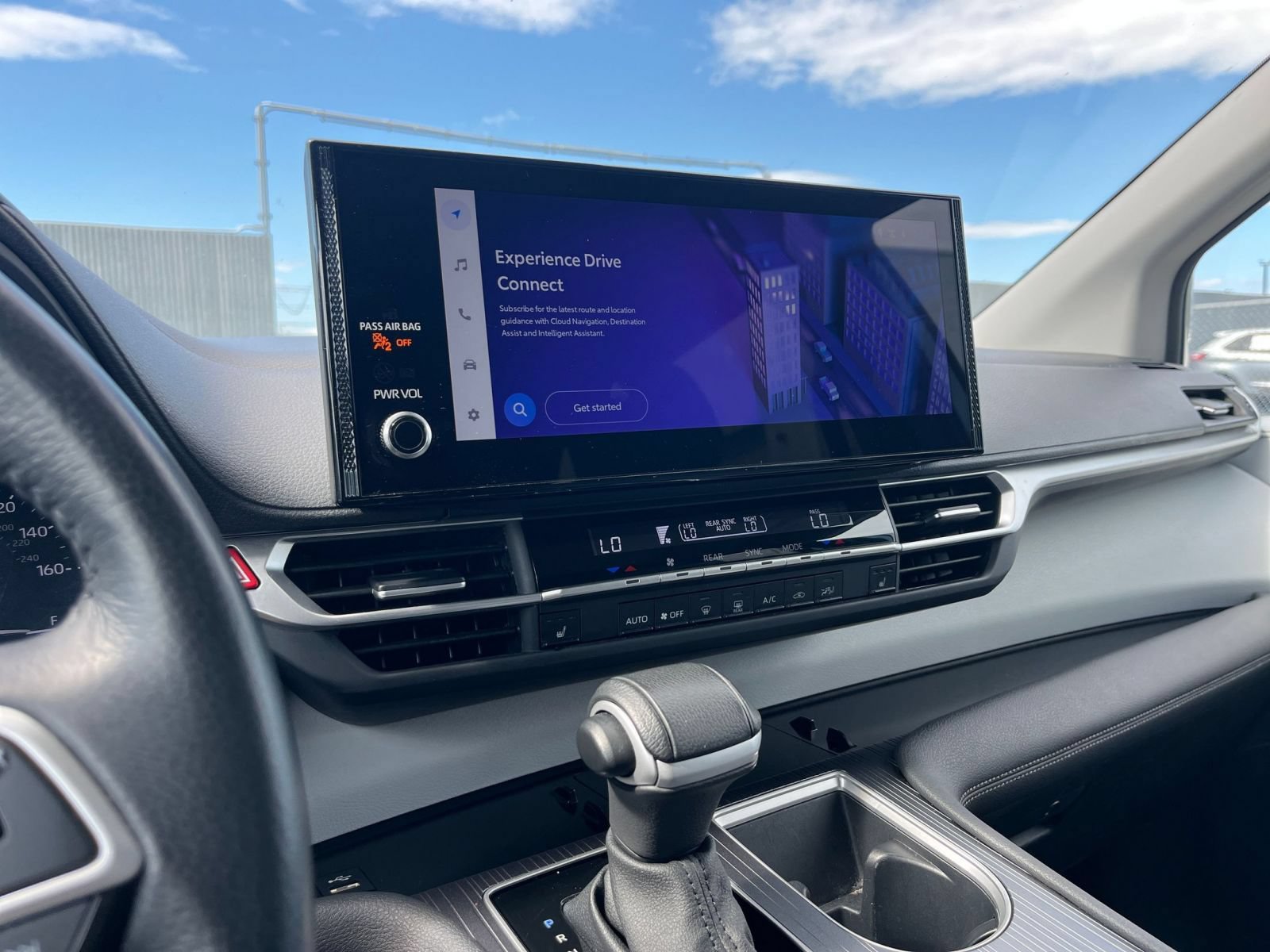Used 2025 Toyota Sienna XLE FWD image 19