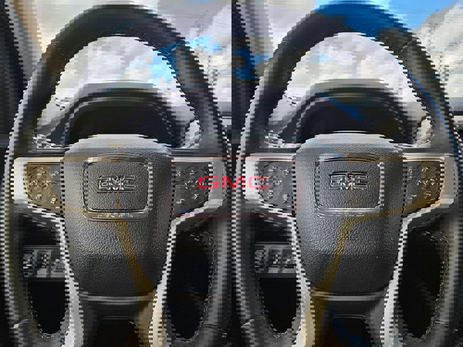 Used 2023 GMC Acadia Denali image 11