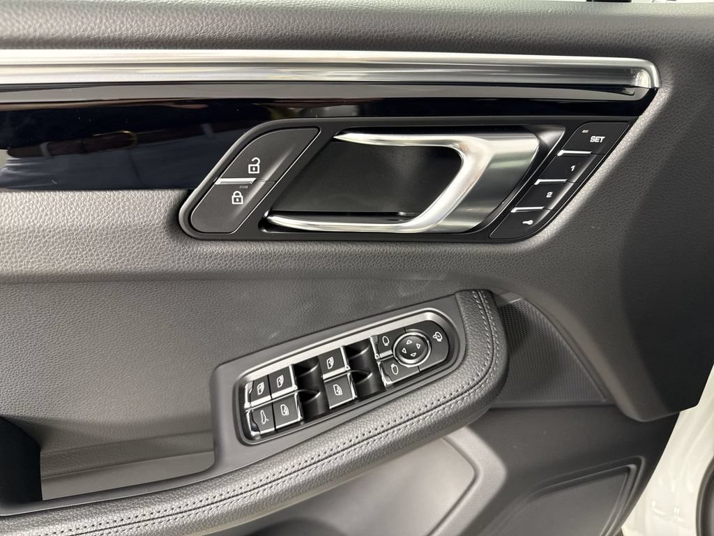 New 2026 Porsche Macan AWD/4WD image 34