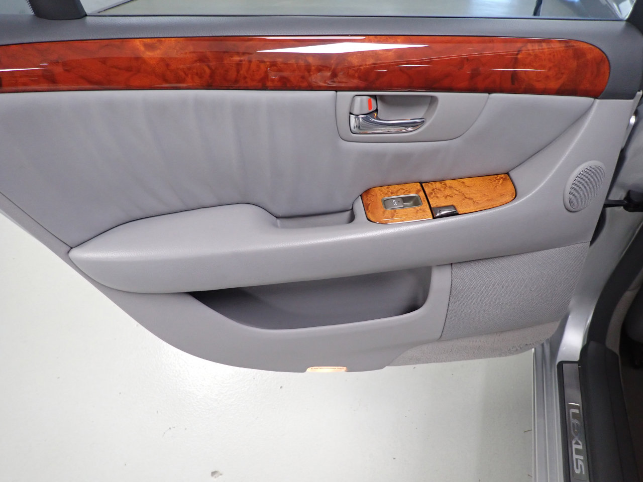 Used 2004 Lexus LS 430 image 12