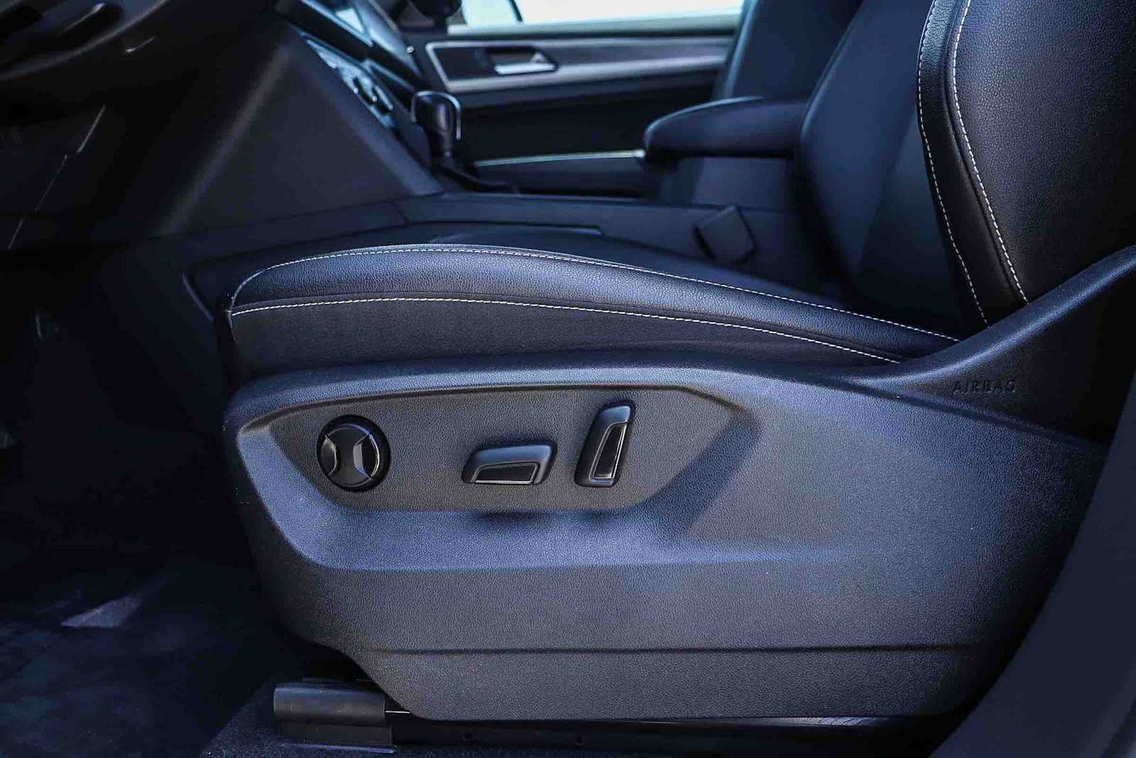 Certified 2020 Volkswagen Atlas Cross Sport SE FWD image 20