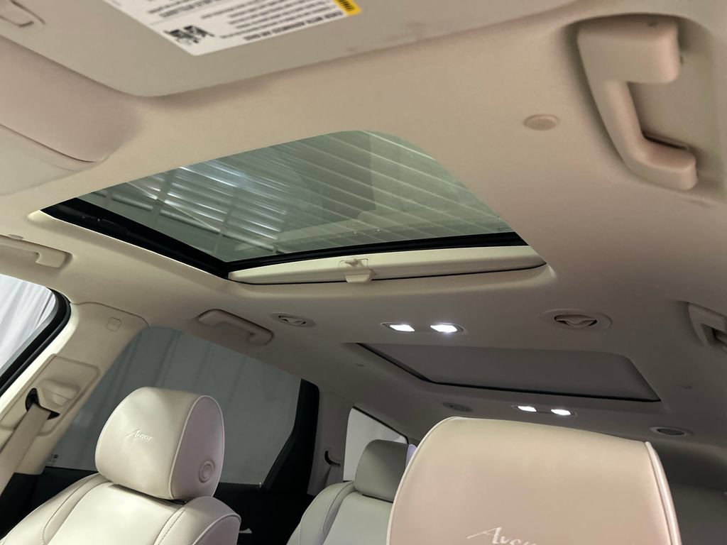 Used 2022 Buick Enclave Avenir FWD image 23