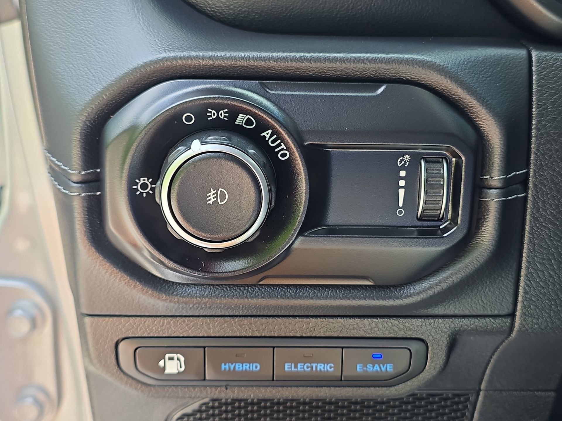 Used 2024 Jeep Wrangler Sahara w/ Technology Group image 53