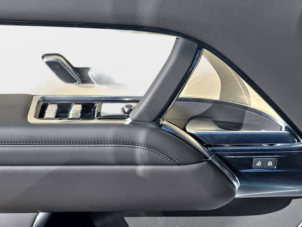 New 2026 Land Rover Range Rover SV image 29