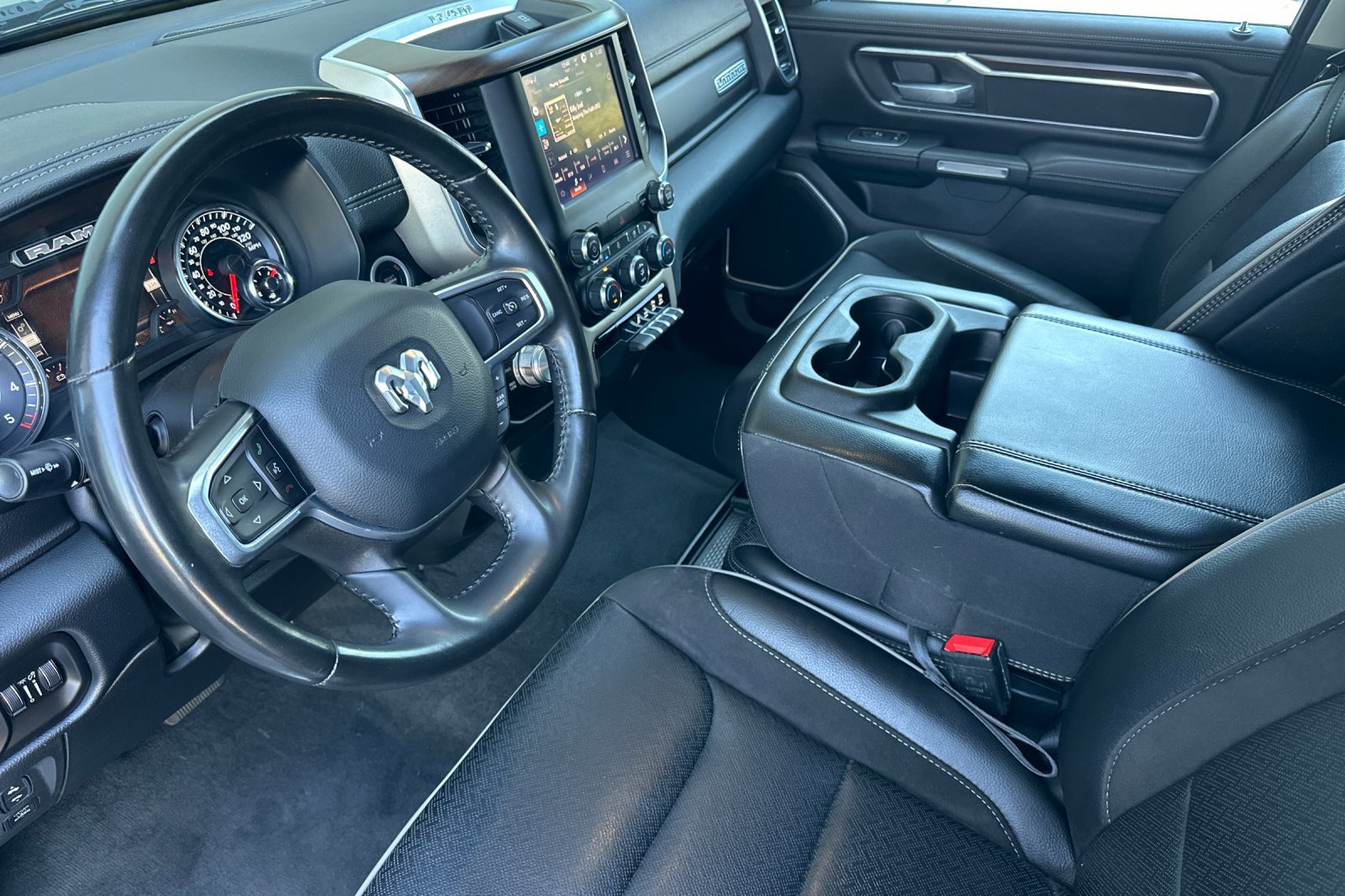 Used 2022 RAM 1500 Laramie AWD/4WD image 9