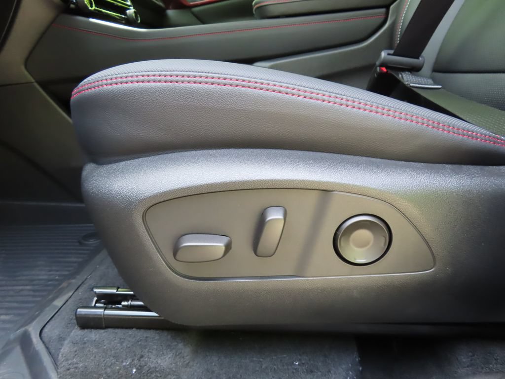 New 2026 Chevrolet Traverse RS w/ LPO, Floor Liner Package AWD/4WD image 10
