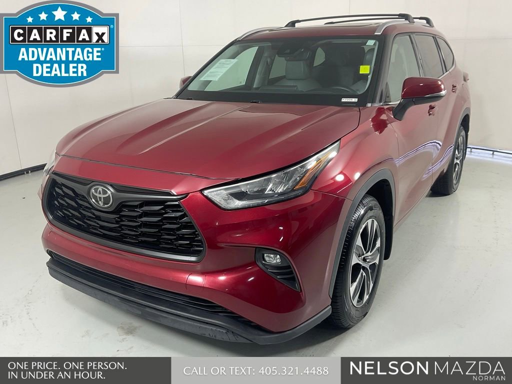 Used 2020 Toyota Highlander XLE AWD/4WD image 1