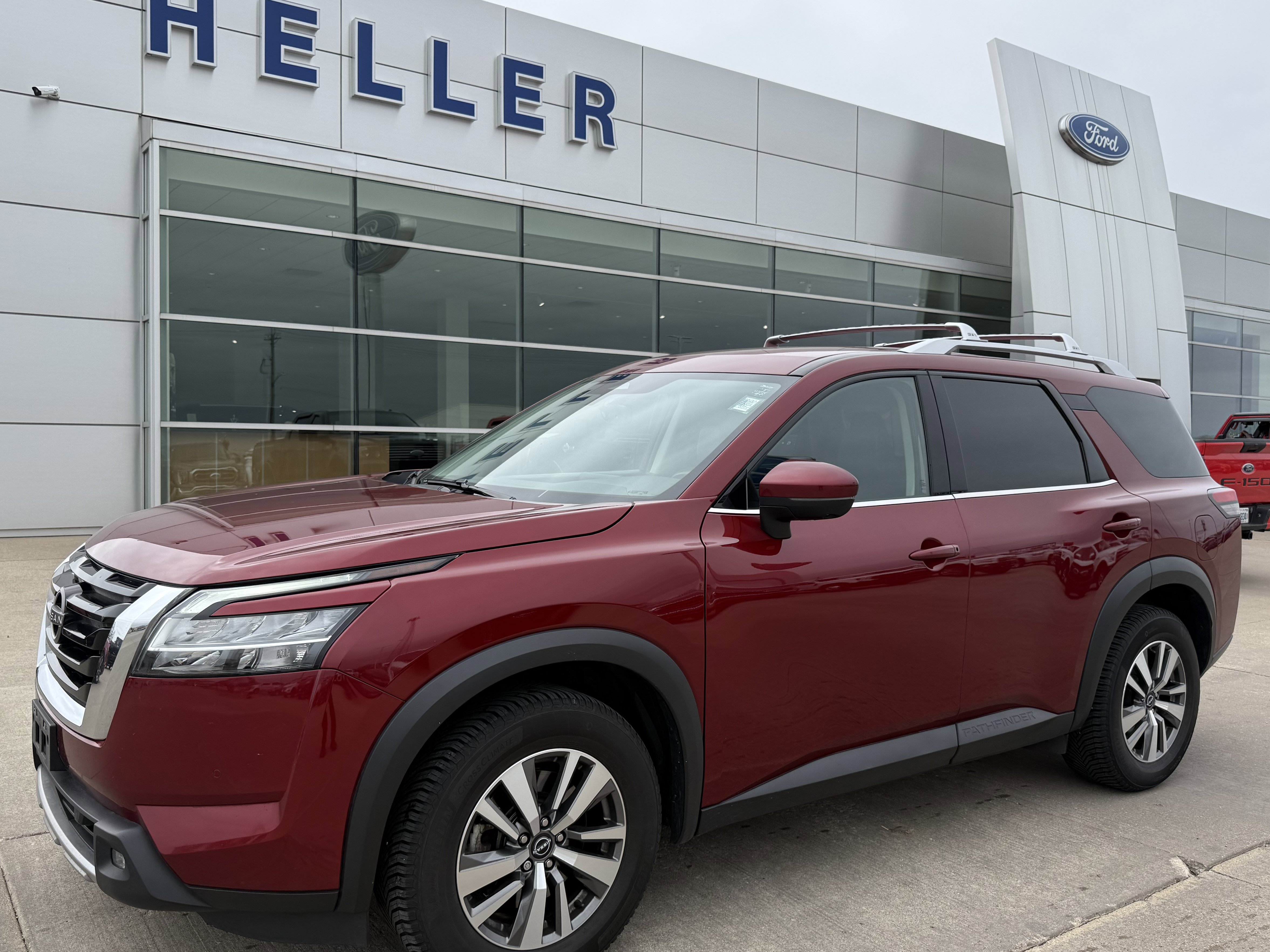 Used 2022 Nissan Pathfinder SL image 3