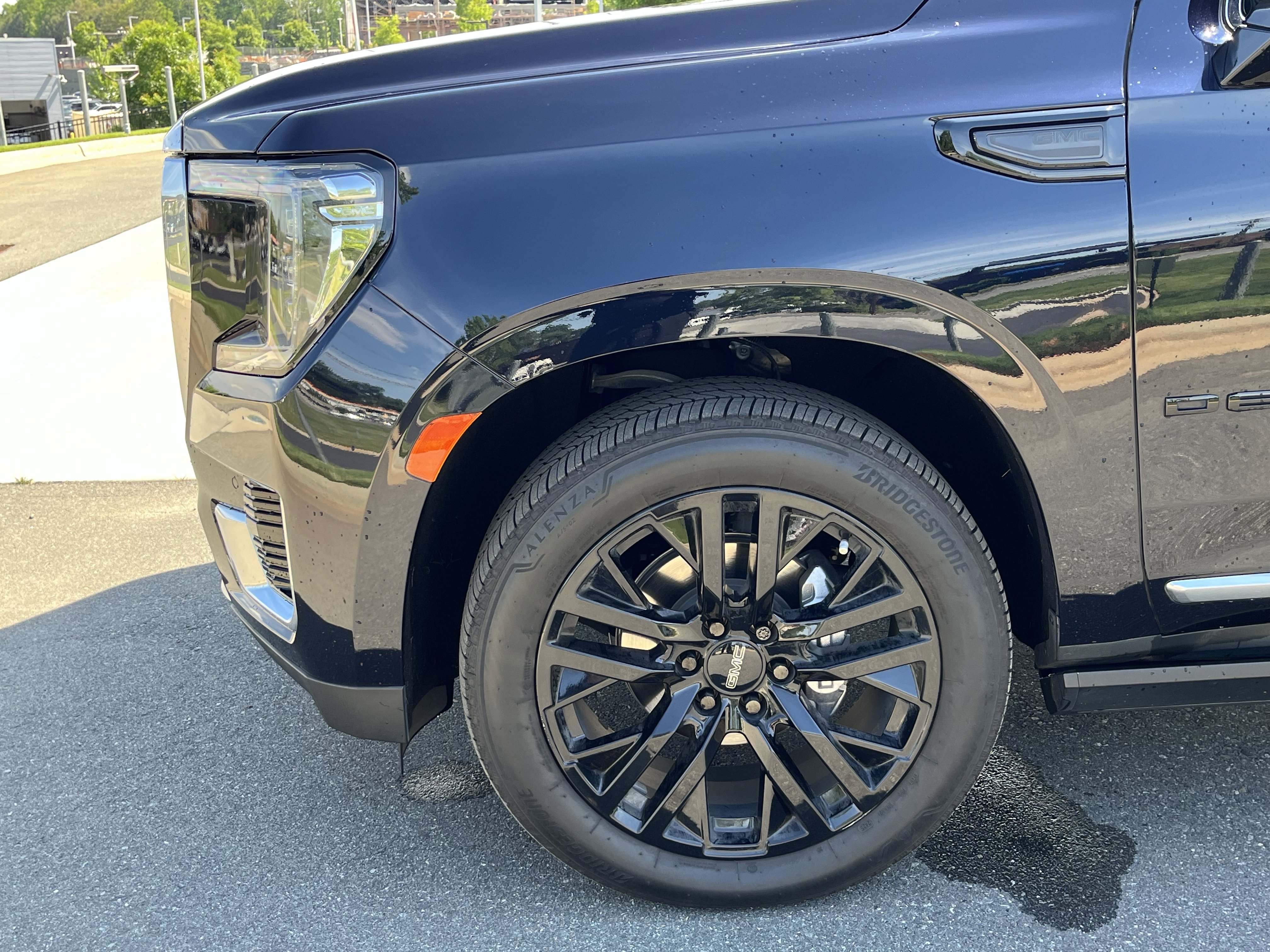 Used 2023 GMC Yukon Denali AWD/4WD image 15