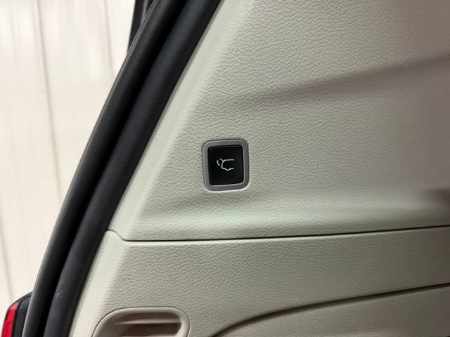 Used 2017 Chrysler Pacifica Limited FWD image 26
